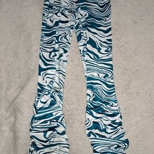 FLUID PATTERN LEGGINGS